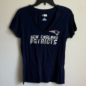 NFL Team Apparel New England Patriots V-Neck Tee Women’s M Sporty Athleisure